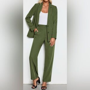 Hunter Green Women's Pantsuit
Worn once for an hour
